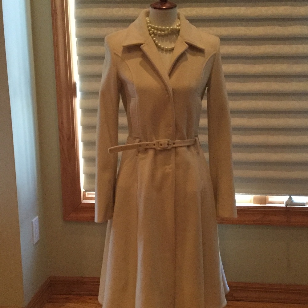 Classic Women's Cream Trench Coat with Belt